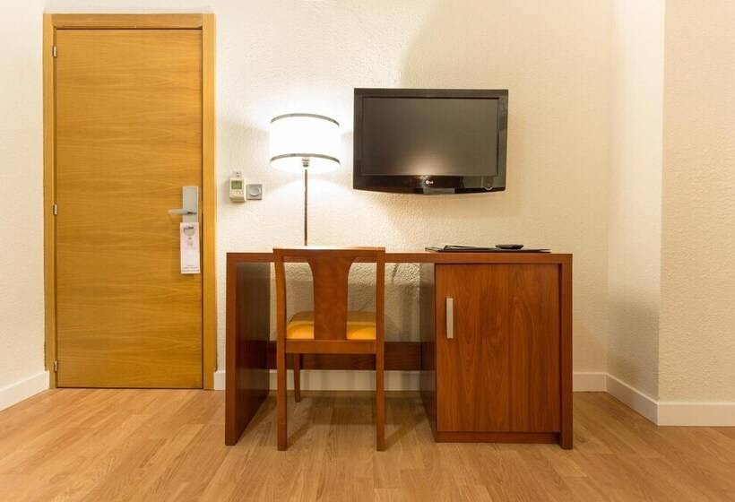 Superior Room with Terrace, Familia Conde