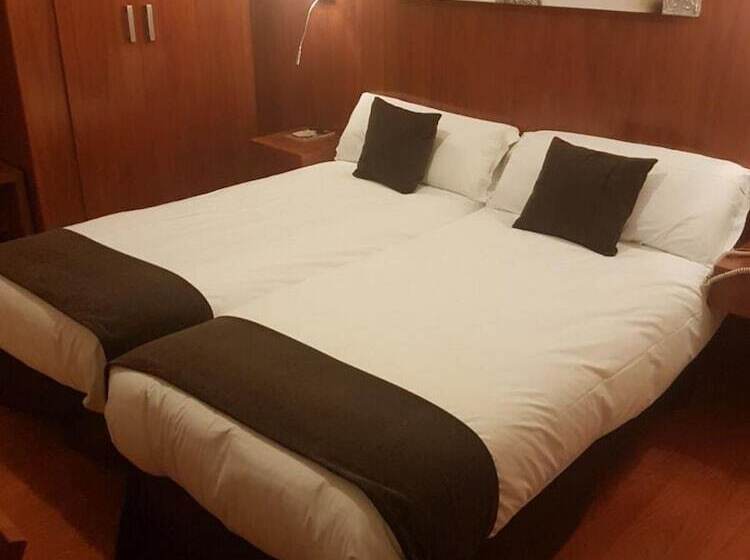 标准间, Familia Conde