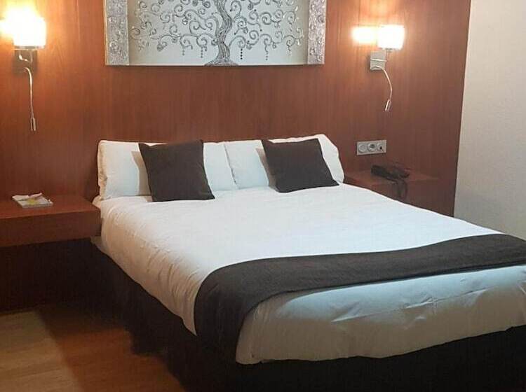 标准间, Familia Conde