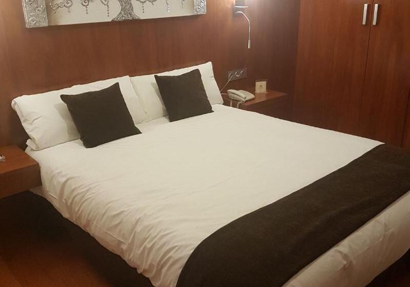 标准间, Familia Conde