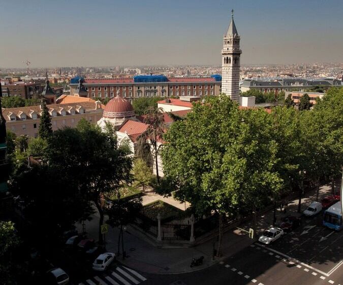 4인용 스탠다드 룸, Agumar