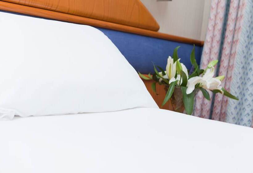 4인용 스탠다드 룸, Agumar