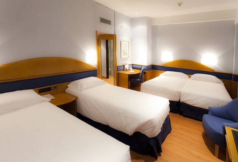 4인용 스탠다드 룸, Agumar