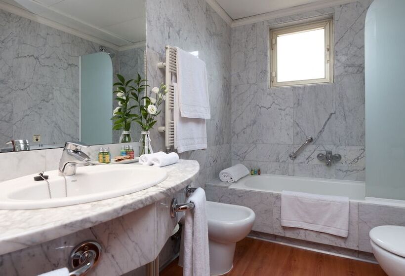 패밀리 룸, Agumar