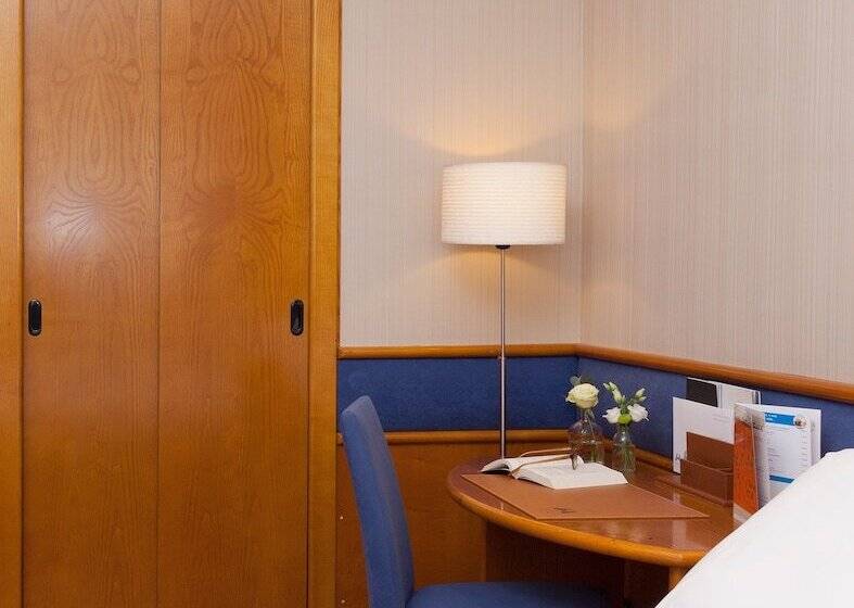 스탠다드 싱글 룸, Agumar