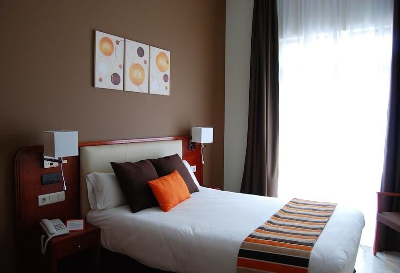 غرفة قياسية, La Anunciada