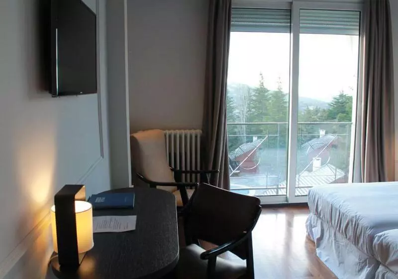 Camera Standard Vista Lago, Hita