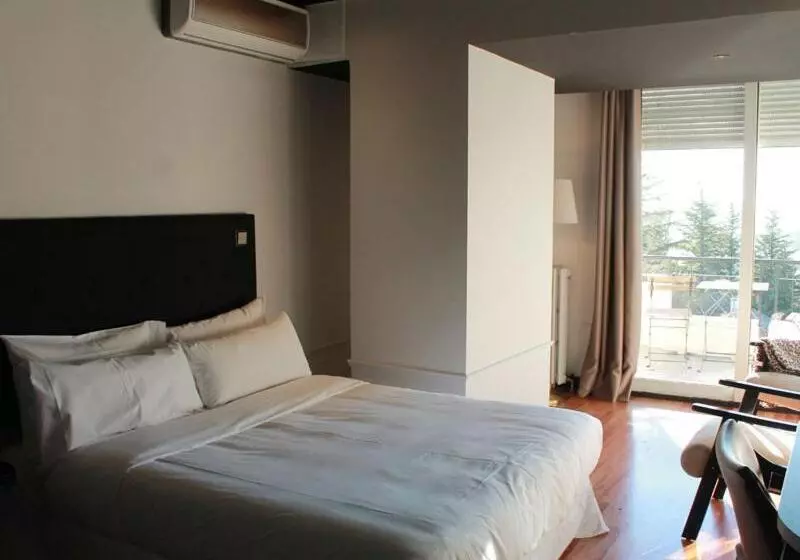 Camera Standard Vista Lago, Hita