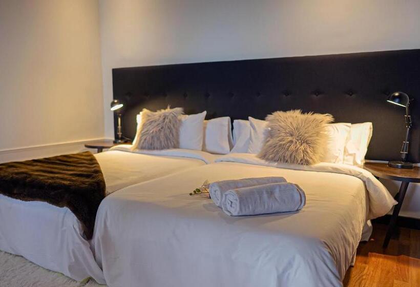 Suite with lake view, Hita