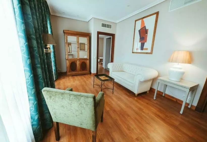 Suite, Barceló León Conde Luna