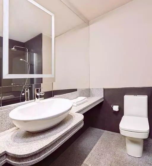 Suit Deluxe, Barceló León Conde Luna