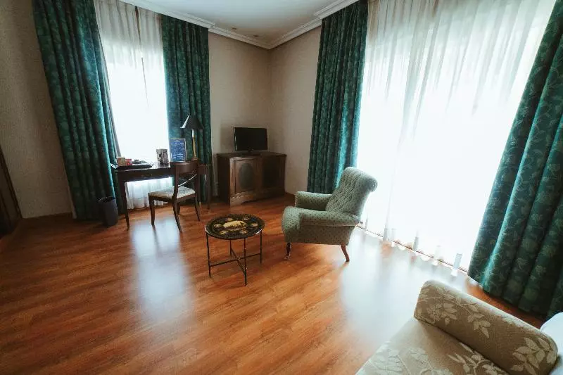 Suite, Barceló León Conde Luna