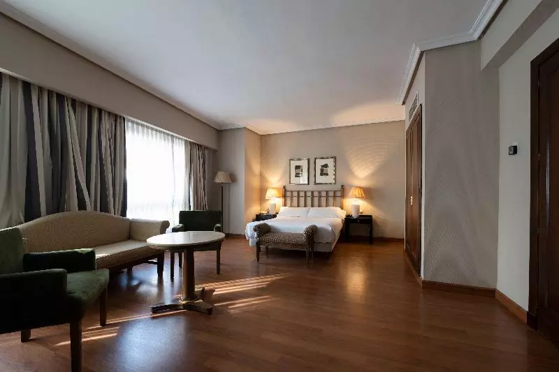 Suite, Barceló León Conde Luna
