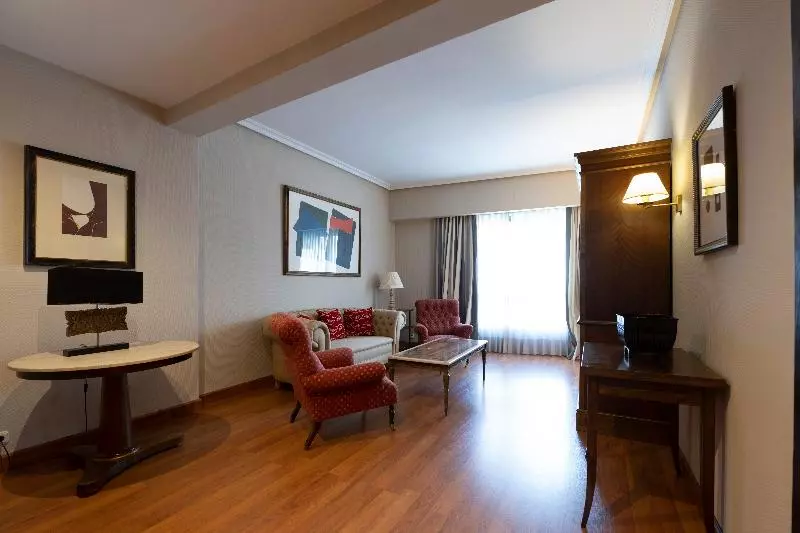 Suite, Barceló León Conde Luna