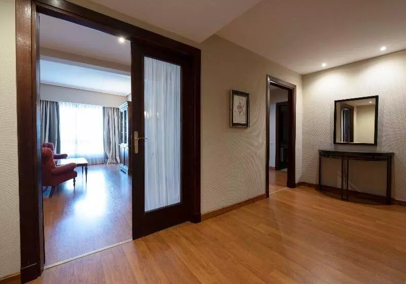 Suite, Barceló León Conde Luna