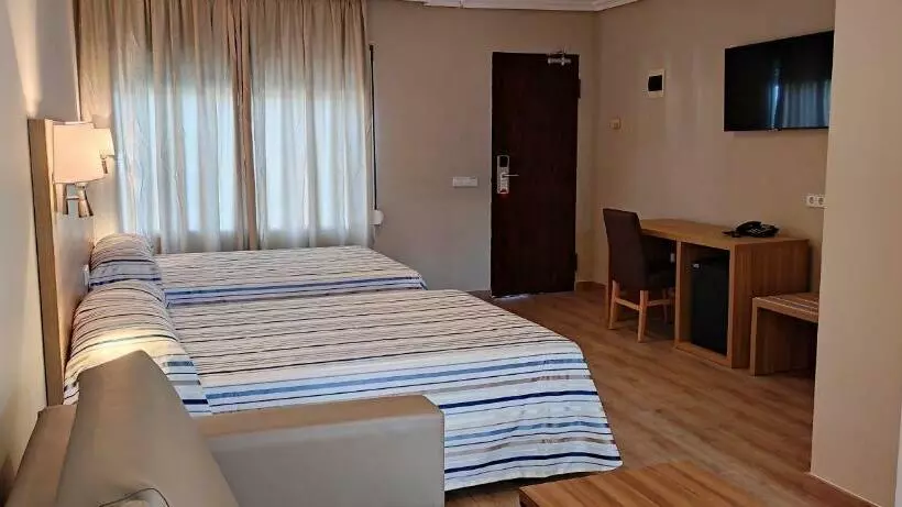 Familiekamer, Best Osuna