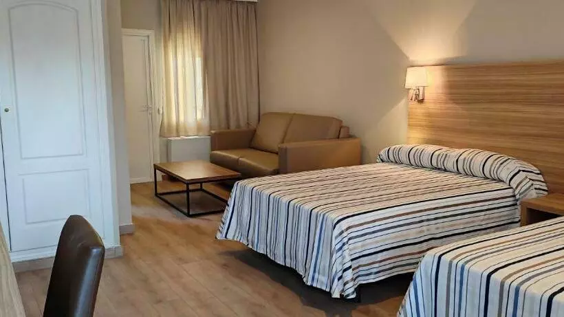 Superior Kamer met Balkon, Best Osuna