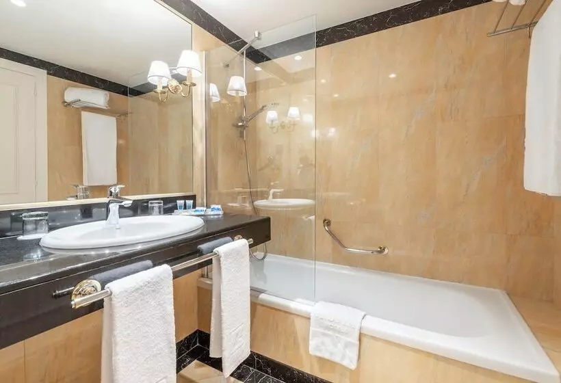 اتاق استاندارد سه نفره, Eurostars Gran Hotel Lugo
