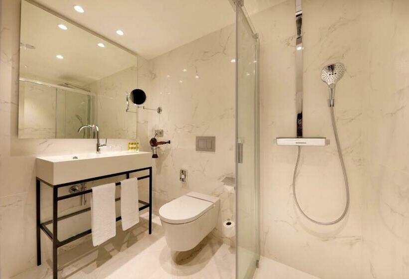 家庭间, Eurostars Madrid Gran Via