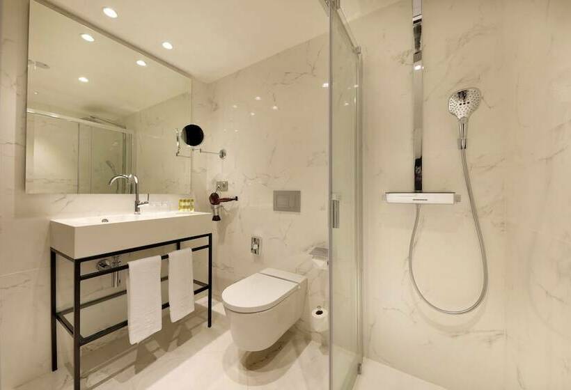 家庭间, Eurostars Madrid Gran Via