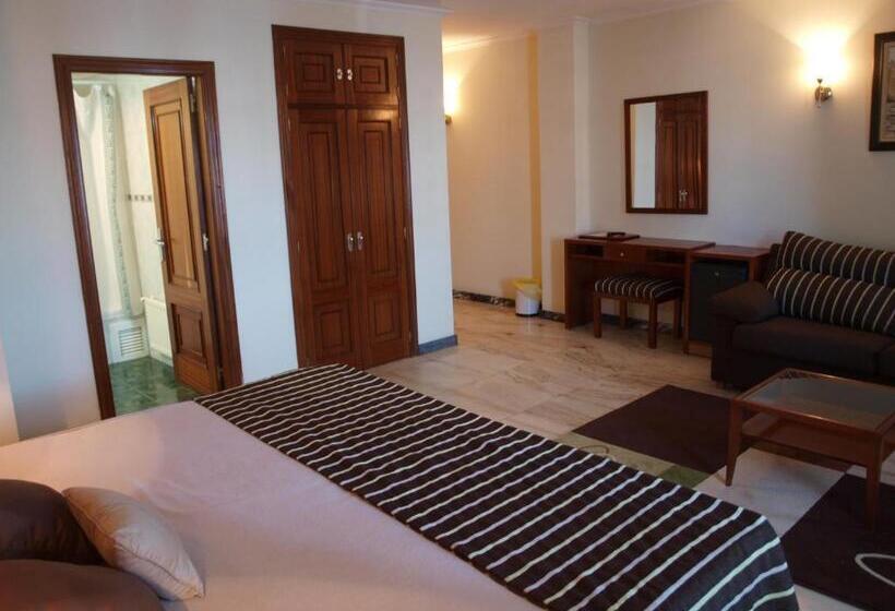 غرفة سوبيريور مطلّة علي البحر, La Anunciada