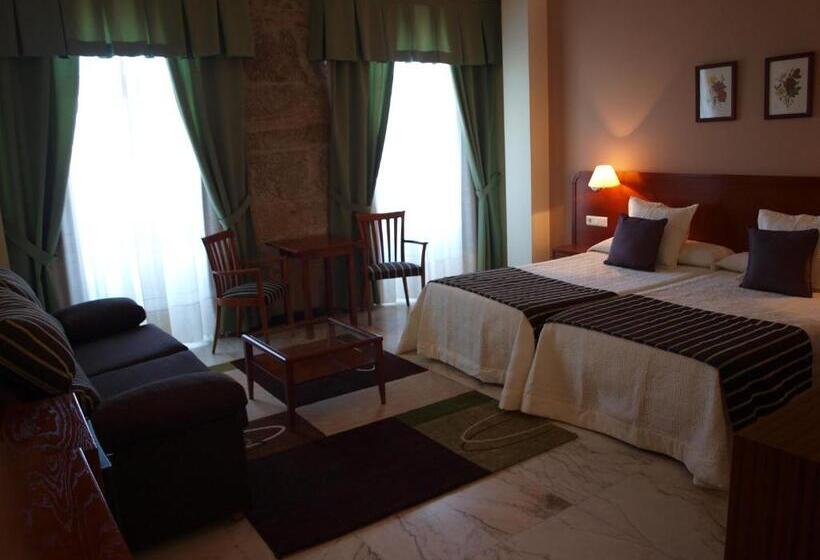 غرفة سوبيريور مطلّة علي البحر, La Anunciada