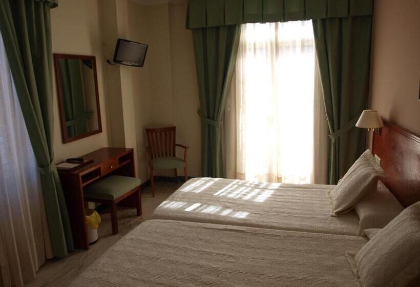 غرفة قياسية, La Anunciada