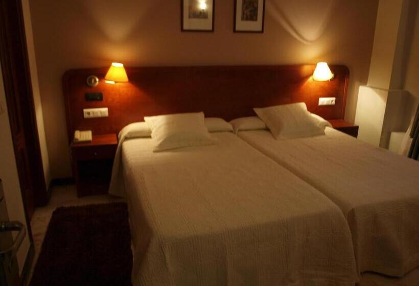 غرفة قياسية, La Anunciada