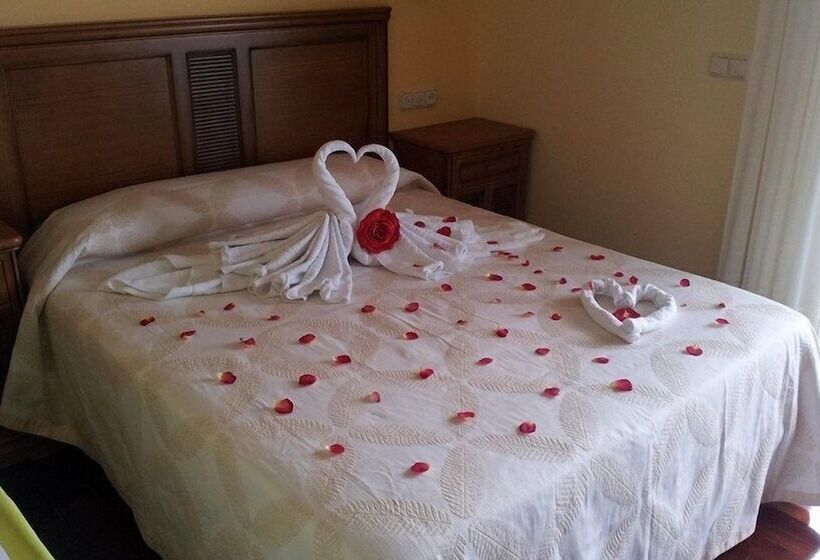 اتاق سوپریور با چشمانداز باغ, Liñares