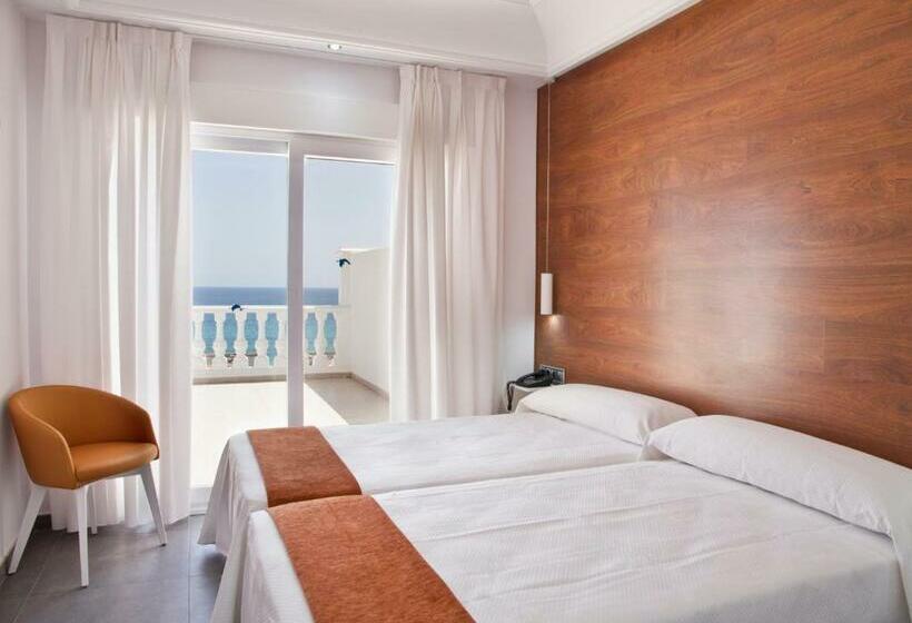 Номер Стандарт Вид на Море, Los Delfines