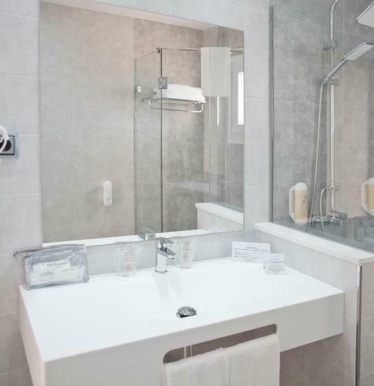 Номер Стандарт Вид на Море, Los Delfines