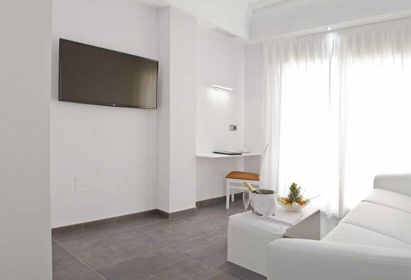 Junior Suite con Balcón, Los Delfines
