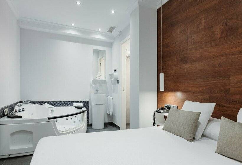 Suite Presidencial, Los Delfines