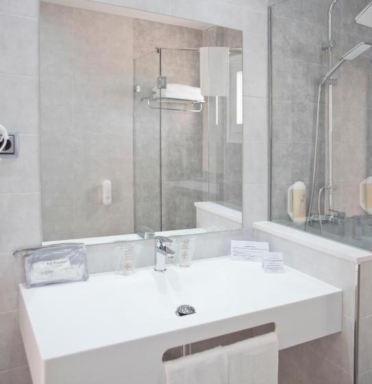 Полулюкс с Балконом, Los Delfines