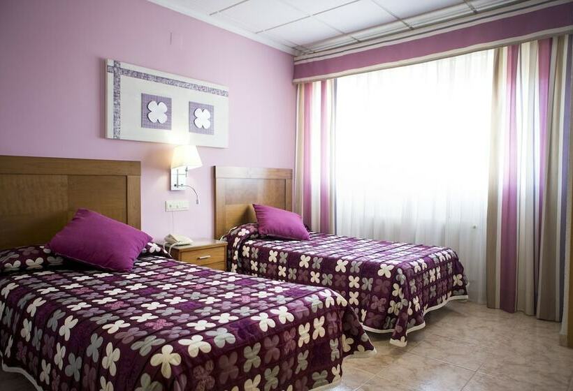 スタンダードトリプルルーム, Manolo