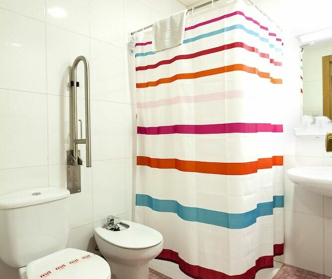 标准三人间, Manolo