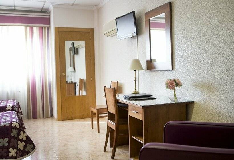 高级大房间, Manolo