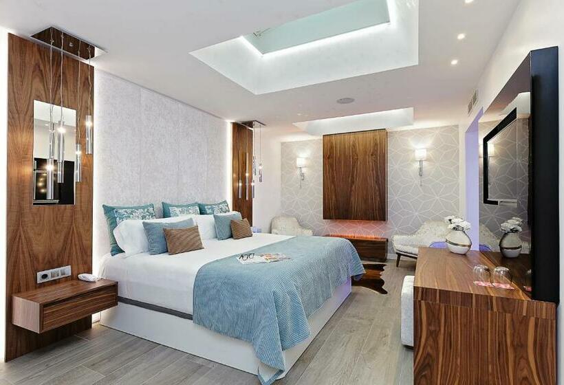 اتاق لوکس با وان آب گرم, Hotel Mayorazgo