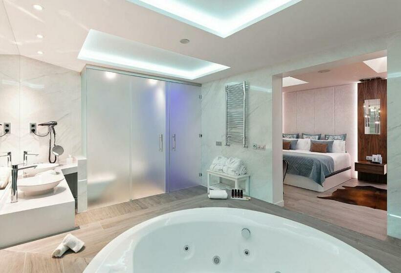 اتاق لوکس با وان آب گرم, Hotel Mayorazgo