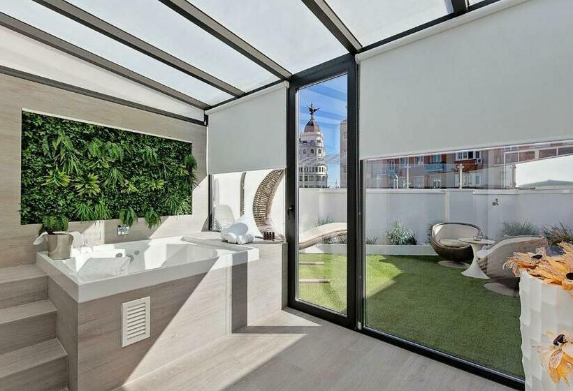 اتاق لوکس با وان آب گرم, Hotel Mayorazgo