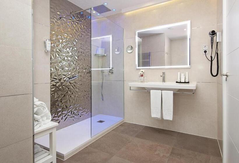 اتاق استاندارد سه نفره, Hotel Mayorazgo