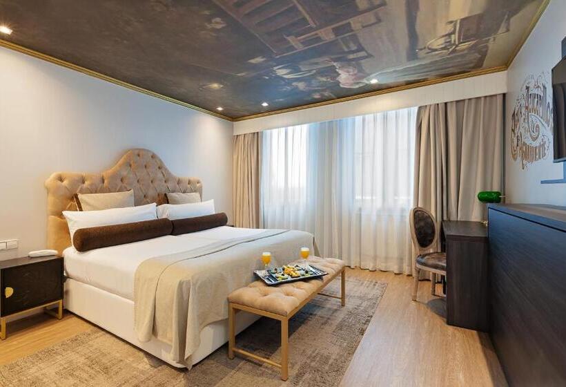 اتاق استاندارد سه نفره, Hotel Mayorazgo