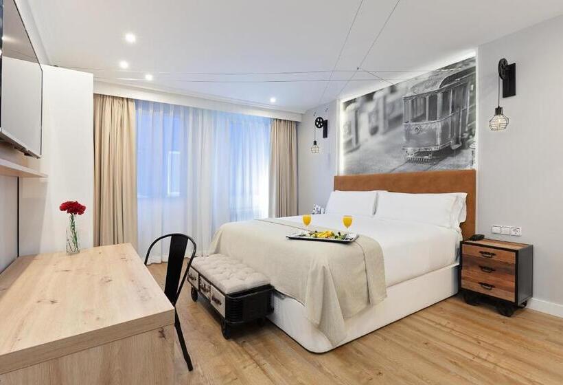 اتاق استاندارد سه نفره, Hotel Mayorazgo
