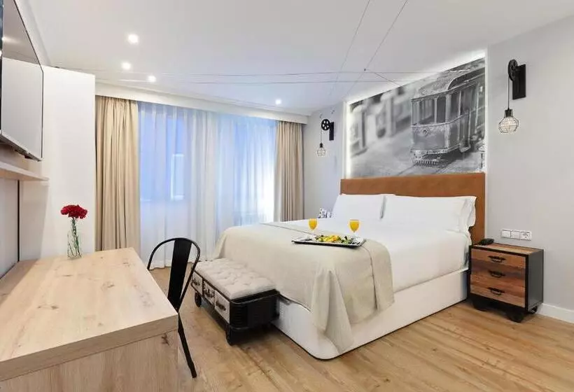 اتاق استاندارد سه نفره, Hotel Mayorazgo