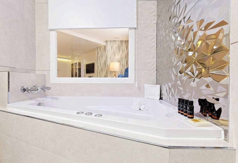 اتاق پرمیوم, Hotel Mayorazgo