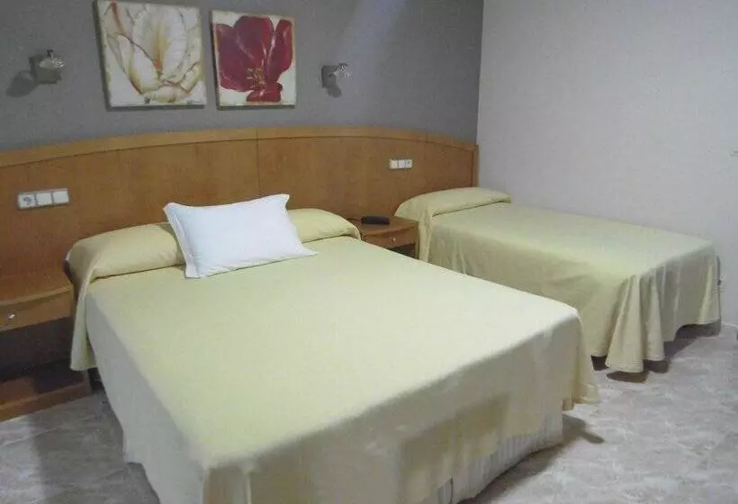 اتاق استاندارد سه تخته با بالکن, Miramar