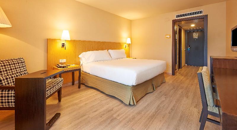 اتاق استاندارد سه نفره, NH Lleida Pirineos