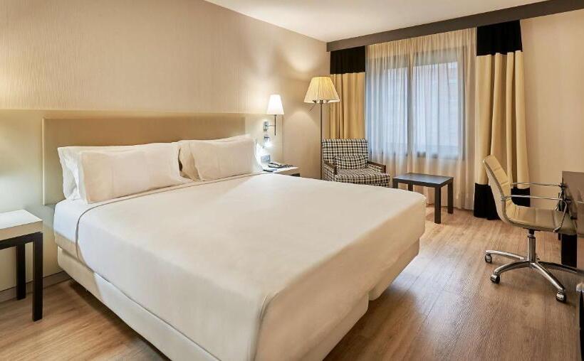 اتاق استاندارد سه نفره, NH Lleida Pirineos