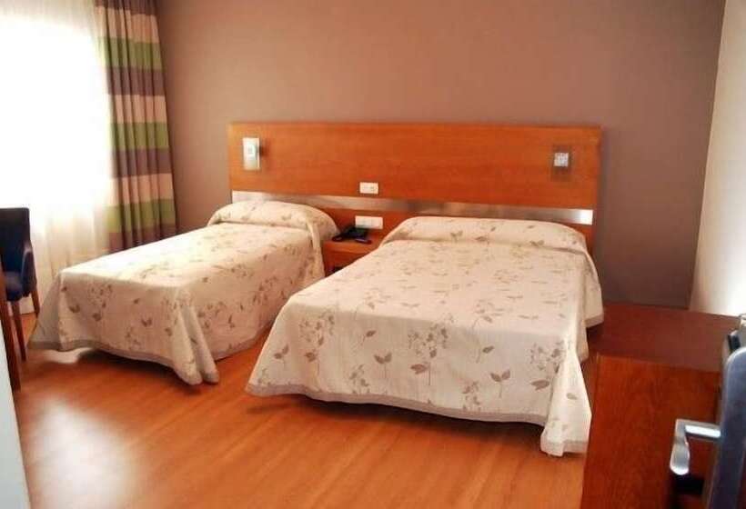 标准三人间, Puente De La Toja