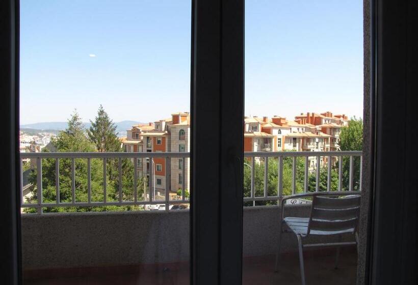 اتاق استاندارد سه نفره, Ton